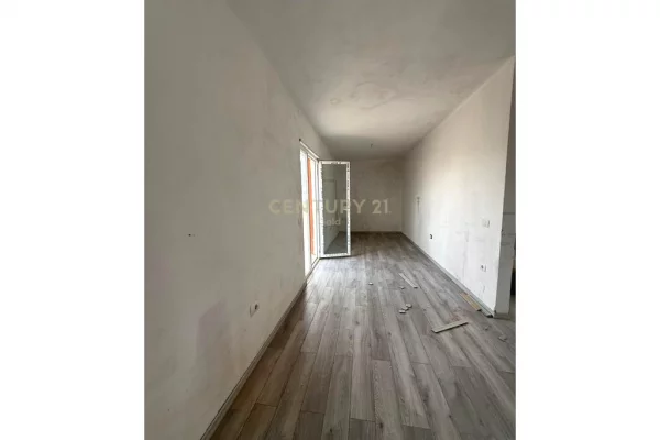Shtepi ne shitje Apartament ne Tirane, 1+1, Mobilimi E mobiluar, Pagesa 125,000  Euro.