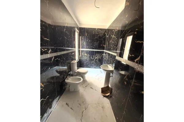 Shtepi ne shitje Apartament ne Tirane, 1+1, Mobilimi E mobiluar, Pagesa 125,000  Euro.