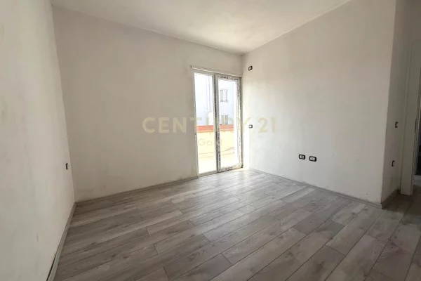 Shtepi ne shitje Apartament ne Tirane, 1+1, Mobilimi E mobiluar, Pagesa 125,000  Euro.