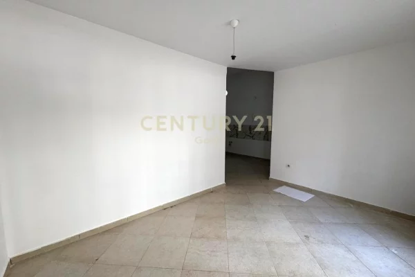 Mundesi Investimi – Ambient Komercial ne Shitje 📍 Vila L, Astir