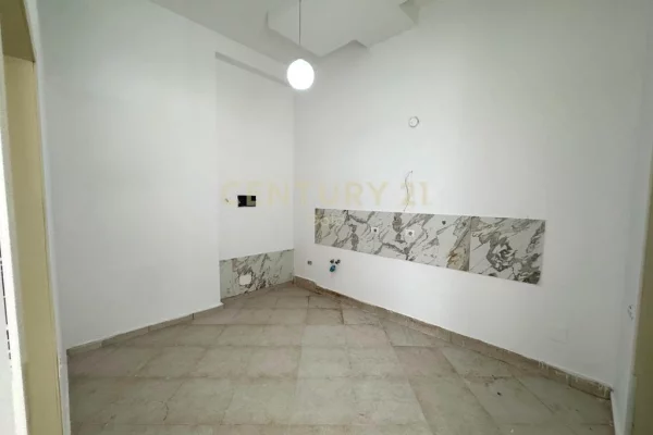Mundesi Investimi – Ambient Komercial ne Shitje 📍 Vila L, Astir