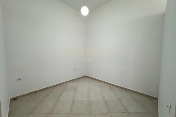 Mundesi Investimi – Ambient Komercial ne Shitje 📍 Vila L, Astir
