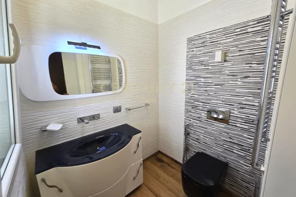 Shtepi me qera Vila Luksoze ne Tirane, 2+1, Mobilimi E mobiluar, Pagesa 2,200  Euro.
