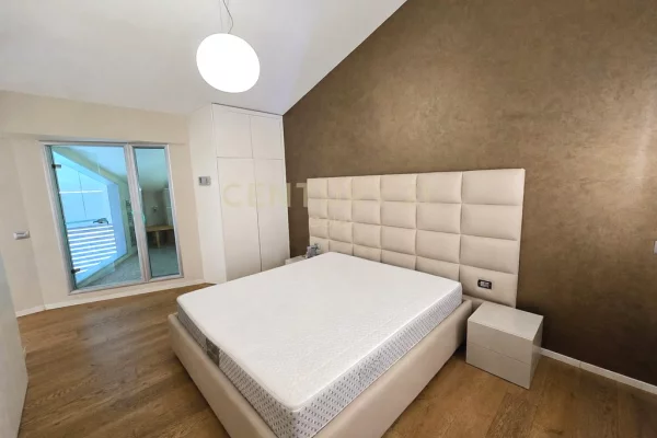 Shtepi me qera Vila Luksoze ne Tirane, 2+1, Mobilimi E mobiluar, Pagesa 2,200  Euro.