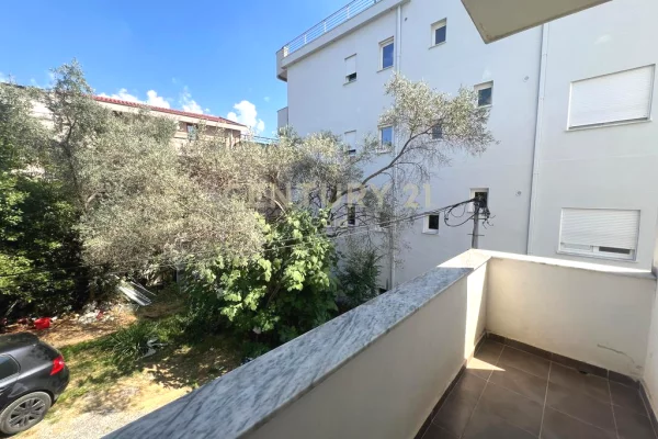 Shtepi me qera Apartament ne Tirane, 2+1, Mobilimi E mobiluar, Pagesa 400  Euro.