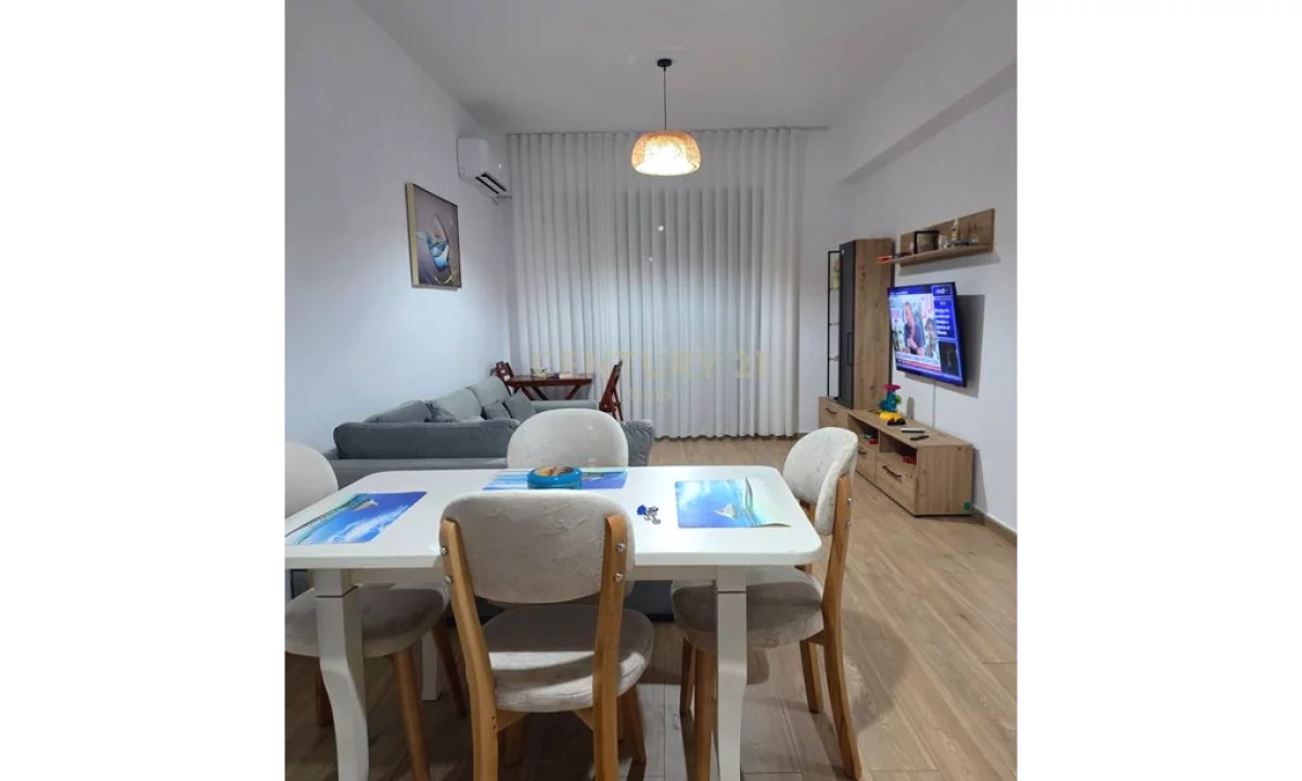 Shtepi ne shitje Apartament ne Vlore, 1+1, Mobilimi E mobiluar, Pagesa 110,000  Euro.
