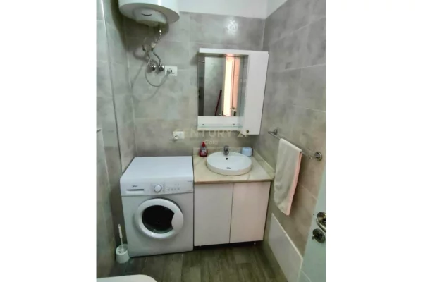 Shtepi ne shitje Apartament ne Tirane, 1+1, Mobilimi E mobiluar, Pagesa 180,000  Euro.