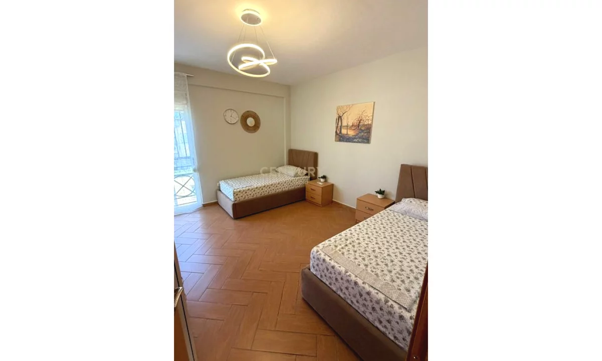 Shtepi ne shitje Apartament ne Tirane, 2+1, Mobilimi E mobiluar, Pagesa 300,000  Euro.