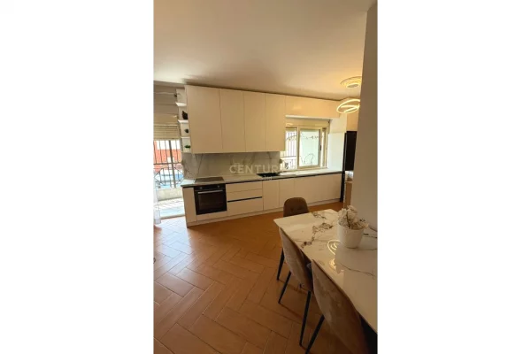 Shtepi ne shitje Apartament ne Tirane, 2+1, Mobilimi E mobiluar, Pagesa 300,000  Euro.