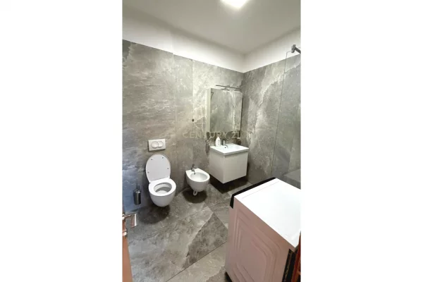 Shtepi ne shitje Apartament ne Tirane, 2+1, Mobilimi E mobiluar, Pagesa 300,000  Euro.