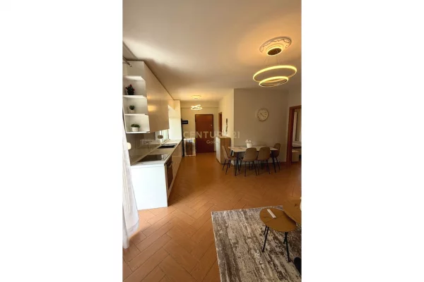 Shtepi ne shitje Apartament ne Tirane, 2+1, Mobilimi E mobiluar, Pagesa 300,000  Euro.