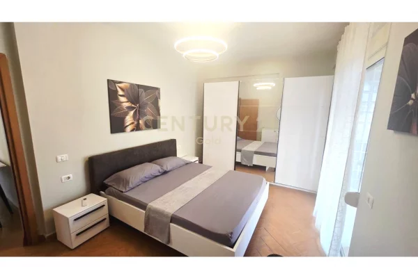 Shtepi ne shitje Apartament ne Tirane, 2+1, Mobilimi E mobiluar, Pagesa 300,000  Euro.