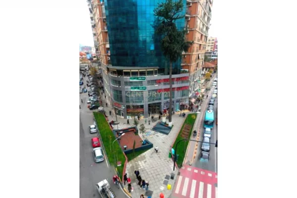 Shtepi ne shitje Apartament ne Tirane, 2+1, Mobilimi E mobiluar, Pagesa 300,000  Euro.