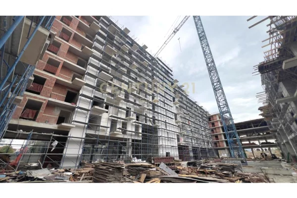 Shtepi ne shitje Penthose(kati i fundit panoramik) ne Tirane, 3+1, Mobilimi Bosh, pa mobiluar, Pagesa 470,000  Euro.