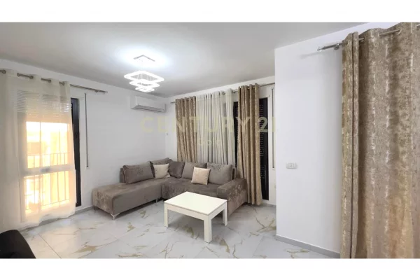 Shtepi me qera Apartament ne Tirane, 2+1, Mobilimi E mobiluar, Pagesa 700  Euro.
