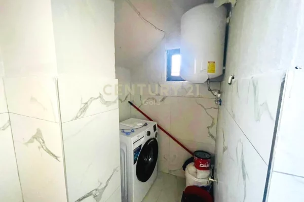 Shtepi ne shitje Apartament ne Tirane, 2+1, Mobilimi E mobiluar, Pagesa 105,000  Euro.