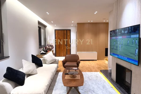 Shtepi ne shitje Vila Luksoze ne Tirane, 3+1, Mobilimi E mobiluar, Pagesa 1,600,000  Euro.