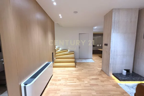 Shtepi ne shitje Vila Luksoze ne Tirane, 3+1, Mobilimi E mobiluar, Pagesa 1,600,000  Euro.