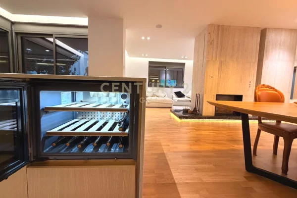 Shtepi ne shitje Vila Luksoze ne Tirane, 3+1, Mobilimi E mobiluar, Pagesa 1,600,000  Euro.
