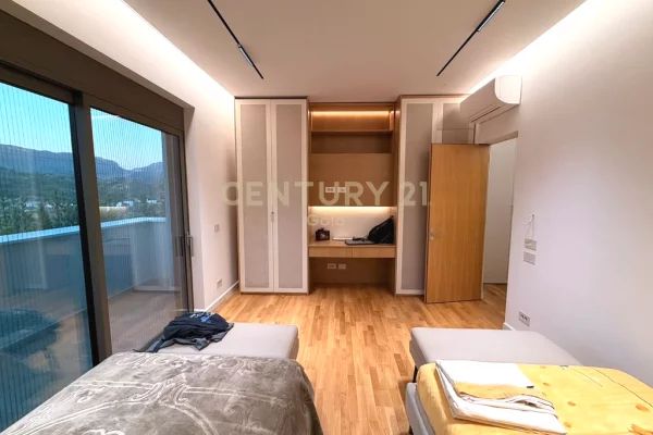 Shtepi ne shitje Vila Luksoze ne Tirane, 3+1, Mobilimi E mobiluar, Pagesa 1,600,000  Euro.