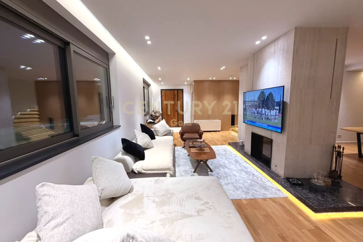 Shtepi ne shitje Vila Luksoze ne Tirane, 3+1, Mobilimi E mobiluar, Pagesa 1,600,000  Euro.