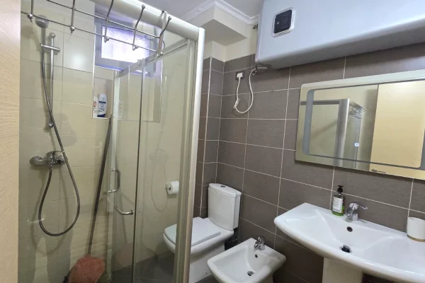 Shtepi me qera Apartament ne Tirane, 1+1, Mobilimi E mobiluar, Pagesa 600  Euro.