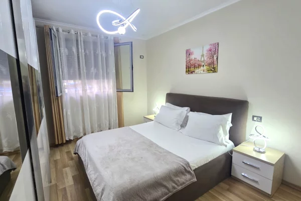 Shtepi me qera Apartament ne Tirane, 1+1, Mobilimi E mobiluar, Pagesa 600  Euro.