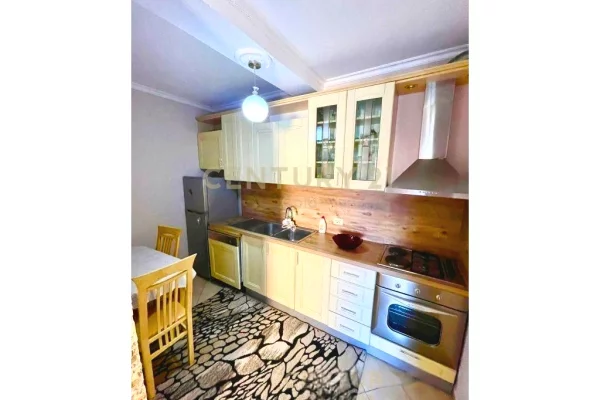 Shtepi me qera Apartament ne Tirane, 2+1, Mobilimi E mobiluar, Pagesa 770  Euro.