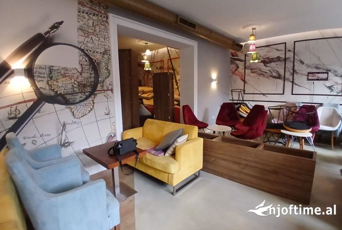 Ambiente Commerciale in Affitto 2+1 a Tirana - 3,200 Euro