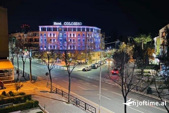 Ambiente Commerciale in Vendita 1+1 a Tirana - 127,000 Euro