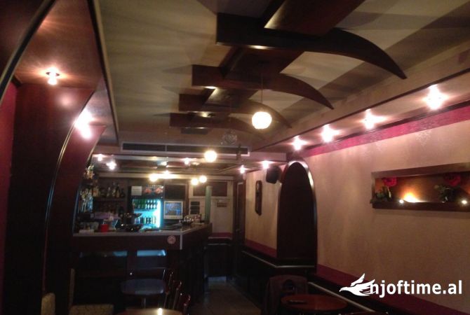 Ambiente Commerciale in Vendita 1+1 a Tirana - 127,000 Euro