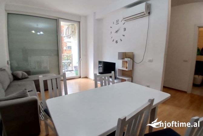 Shtepi ne shitje Apartament ne Tirane, 1+1, Mobilimi E mobiluar, Pagesa 138,000  Euro.
