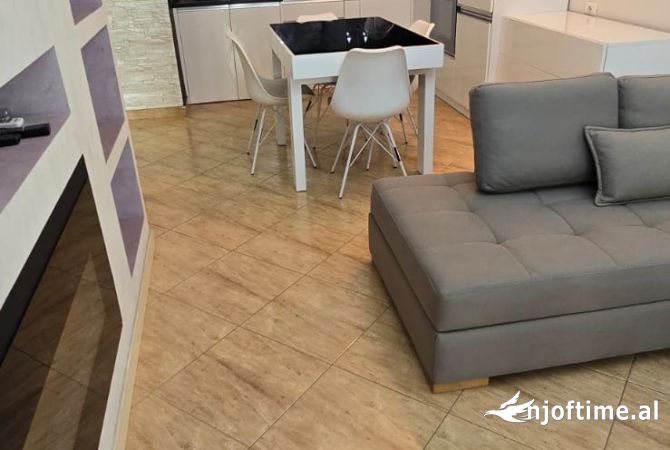 Shtepi ne shitje Apartament ne Tirane, 1+1, Mobilimi E mobiluar, Pagesa 135,000  Euro.
