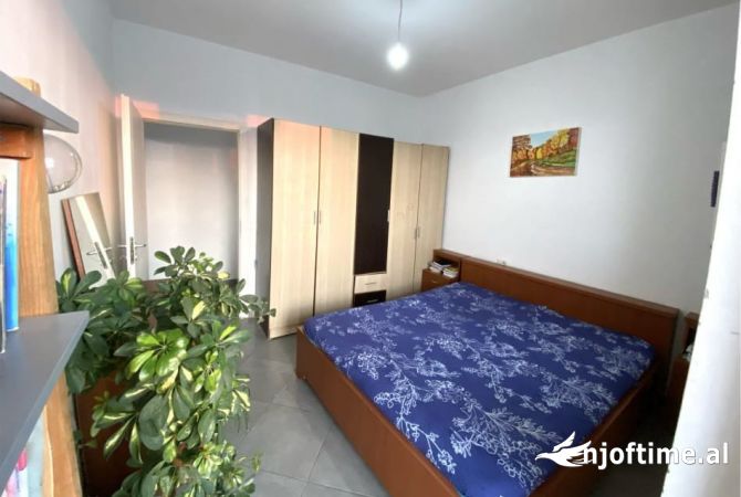 Shtepi me qera Apartament ne Tirane, 2+1, Mobilimi E mobiluar, Pagesa 450  Euro.