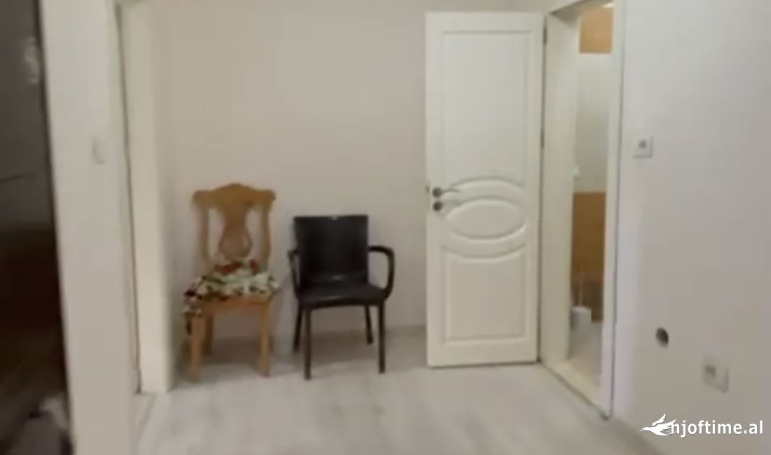 Shtepi ne shitje Apartament ne Tirane, 1+1, Mobilimi E mobiluar, Pagesa 103,000  Euro.