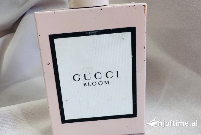 Different articles a Tirana - 6,500 Leke