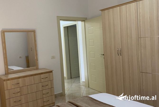Shtepi me qera Apartament ne Tirane, 1+1, Mobilimi E mobiluar, Pagesa 40,000  Leke.