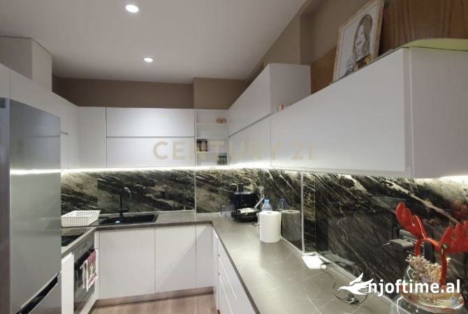 Shtepi me qera Apartament ne Tirane, 1+1, Mobilimi E mobiluar, Pagesa 700  Euro.