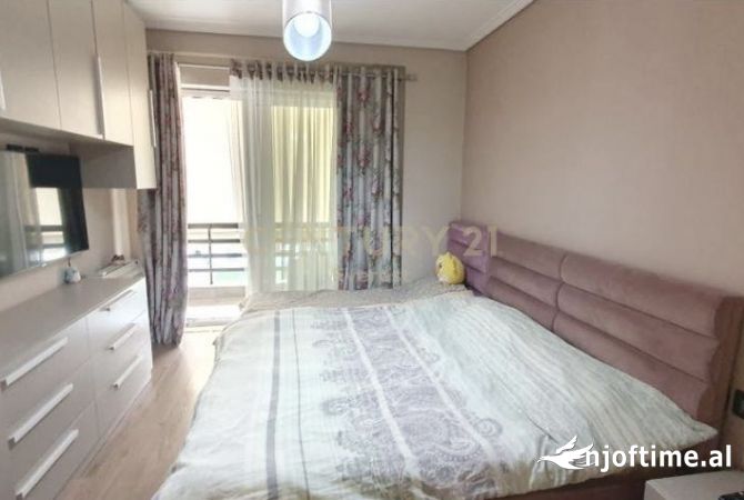 Jepet Me Qera Apartament 1+1+1 Ballkon