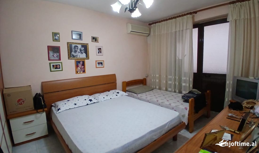 Shtepi ne shitje Apartament ne Tirane, 1+1, Mobilimi E mobiluar, Pagesa 104,000  Euro.