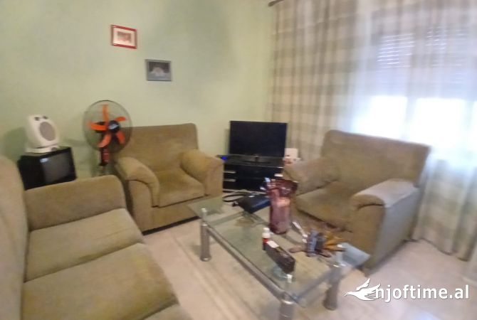 Shtepi ne shitje Apartament ne Tirane, 1+1, Mobilimi E mobiluar, Pagesa 104,000  Euro.