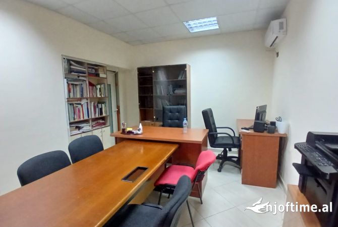 Ambiente Commerciale in Affitto 1+1 a Tirana - 30,000 Leke