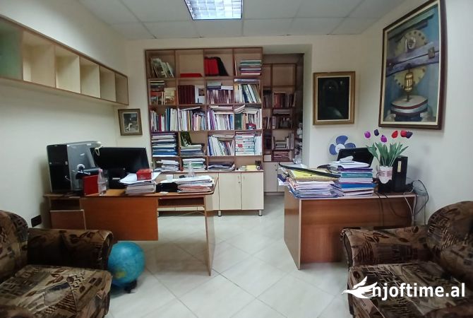 Ambiente Commerciale in Affitto 1+1 a Tirana - 30,000 Leke