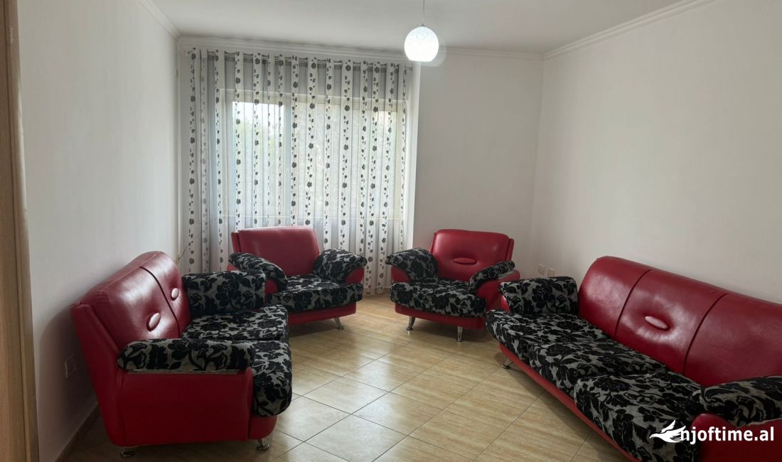 Shtepi ne shitje Apartament ne Tirane, 1+1, Mobilimi Pjeserisht e mobiluar, Pagesa 92,000  Euro.
