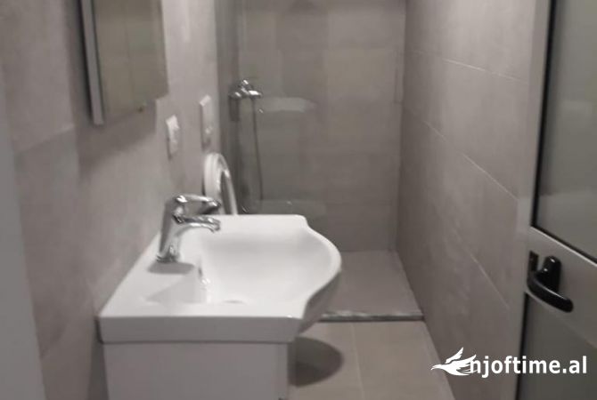 Shtepi me qera Apartament ne Tirane, Garsoniere, Mobilimi E mobiluar, Pagesa 400  Euro.