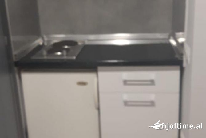 Shtepi me qera Apartament ne Tirane, Garsoniere, Mobilimi E mobiluar, Pagesa 400  Euro.