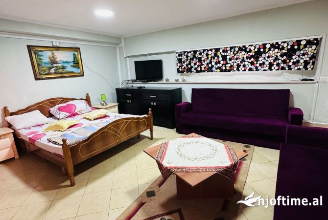 Shtepi me qera Apartament ne Tirane, 1+1, Mobilimi E mobiluar, Pagesa 400  Euro.