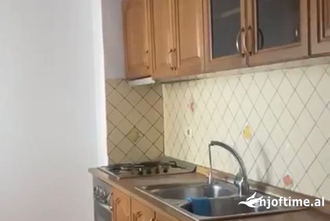 Shtepi me qera Apartament ne Tirane, 2+1, Mobilimi E mobiluar, Pagesa 380  Euro.