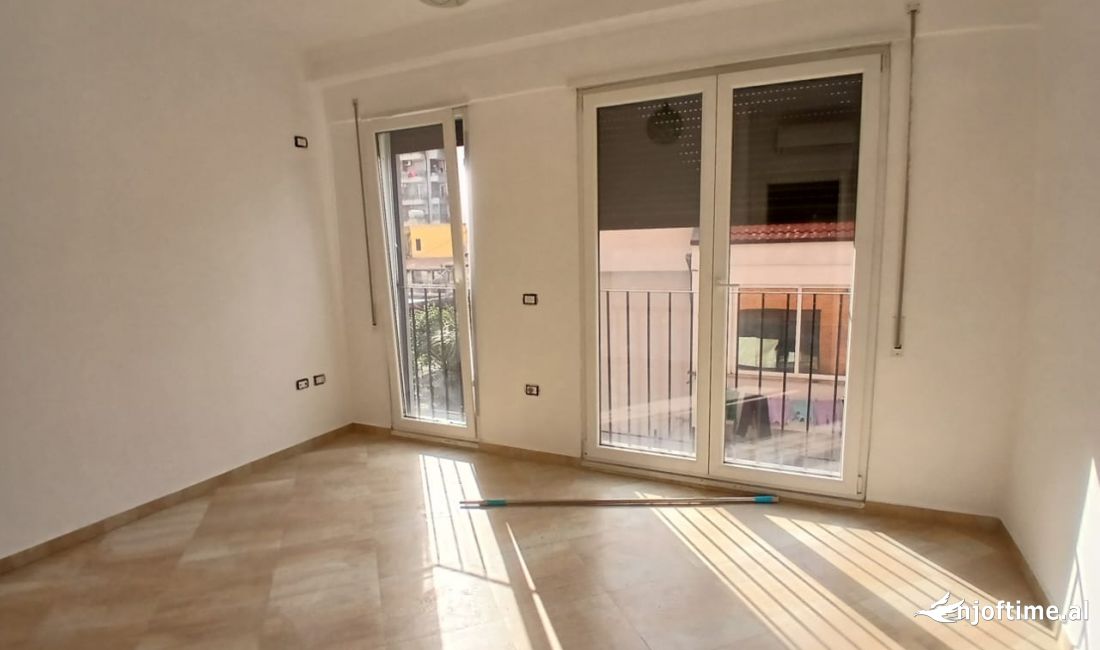 Jepet Me Qera Apartament 1+1+1 Ballkon