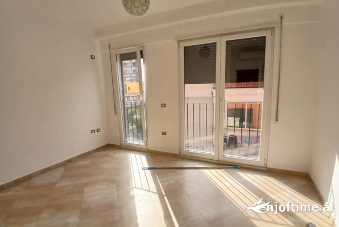 Jepet Me Qera Apartament 1+1+1 Ballkon